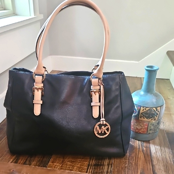 Michael Kors Large Women's Black and Cream Pebbled Leather Shoulder Bag. - Picture 1 of 13